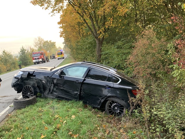 FW Borgentreich: Verkehrsunfall zwischen zwei PKW&#039;S auf der B241 zwischen Borgentreich und Lütgeneder. Drei Personen wurden mit Rettungswagen ins Krankenhaus verbracht.