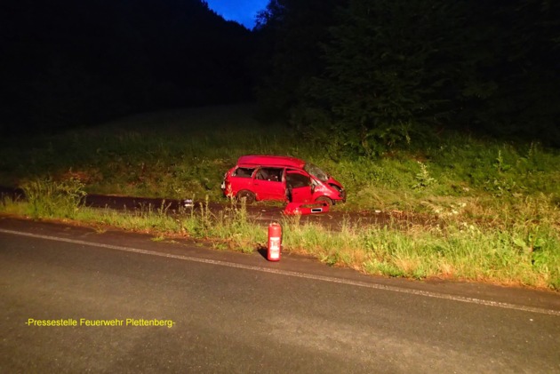 FW-PL: Verkehrsunfall mit vier Verletzten auf der K5 zwischen Plettenberg und Landemert
Autofahrer durchbrachen Absperrung der Feuerwehr