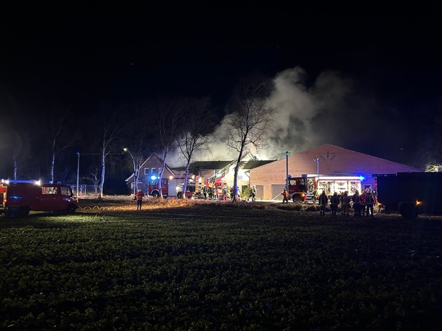 FW-ROW: Brand eines leerstehenden Wohnhauses in Elsdorf OT Bockhorst