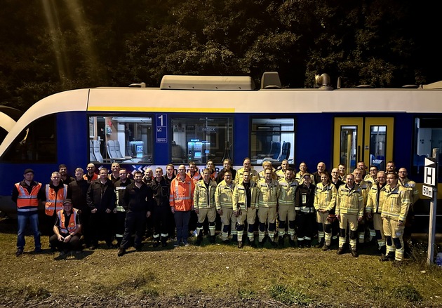 FW Xanten: Fortbildung von Führungskräften mit dem Bahn-Notfallmanagement