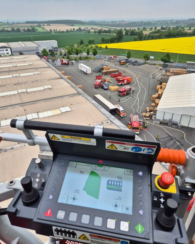 FW Ense: Alarmübung aller Einheiten der Feuerwehr Ense