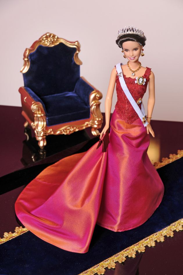 Internationale Prominenz auf der weltweit größten Spielwarenmesse (mit Bild) / Barbie ehrt mit Unikaten Kronprinzessin Victoria von Schweden, Kim Clijsters und J.K. Rowling
