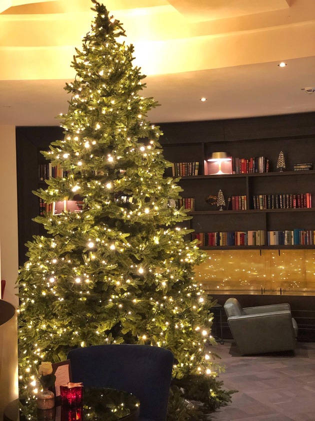 Weihnachten und Silvester im Hotel feiern - VILA VITA Rosenpark in Marburg mit Verwöhn-Arrangements für die Feiertage