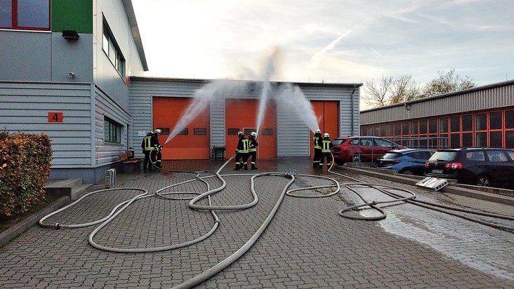 FW Düren: 15 Feuerwehrleute auf den Einsatz vorbereitet - Erfolgreicher erster Teil der Grundausbildung (TM 1) bei der Feuerwehr Stadt Düren abgeschlossen.