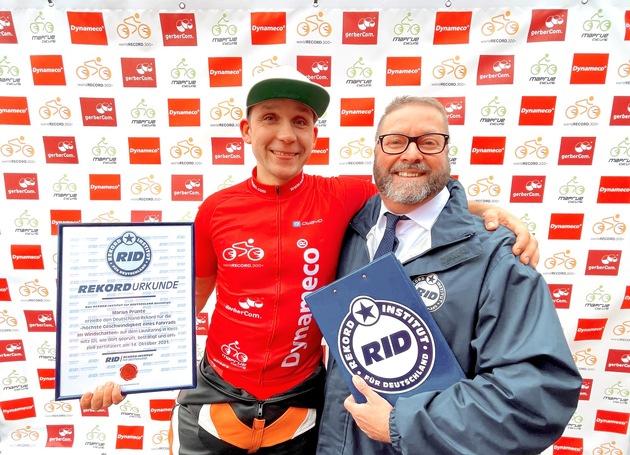 Deutschland-Rekord nach 72 Jahren verbessert – mit Tempo 166,2 km/h holt Radsportler Marius Prünte die »höchste Geschwindigkeit eines Fahrrads im Windschatten«. Neue sportliche Bestleistung mit RID-Rekordurkunde zertifiziert.