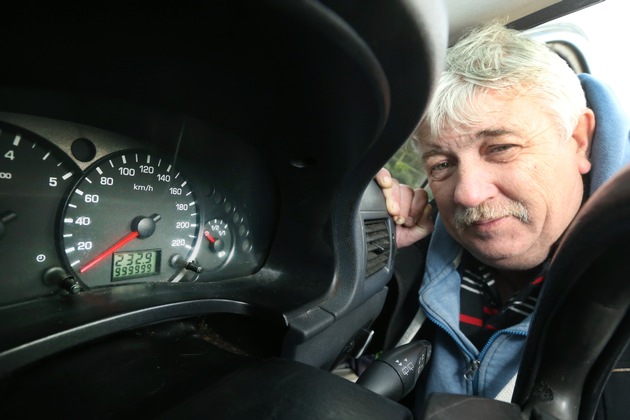 Eine Million Kilometer ohne Probleme: Taxifahrer aus Irland vertraut auch weiterhin seinem Ford Tourneo Connect (FOTO)