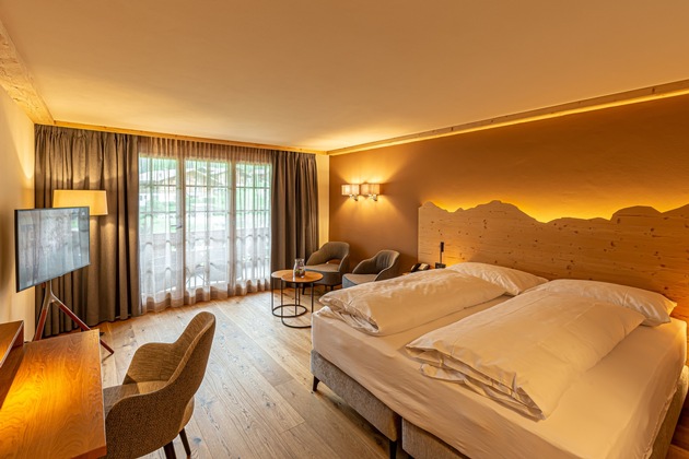 Saisonstart im Lauenental: Hotel Alpenland Lauenen mit neuen Zimmern und Openair Kino