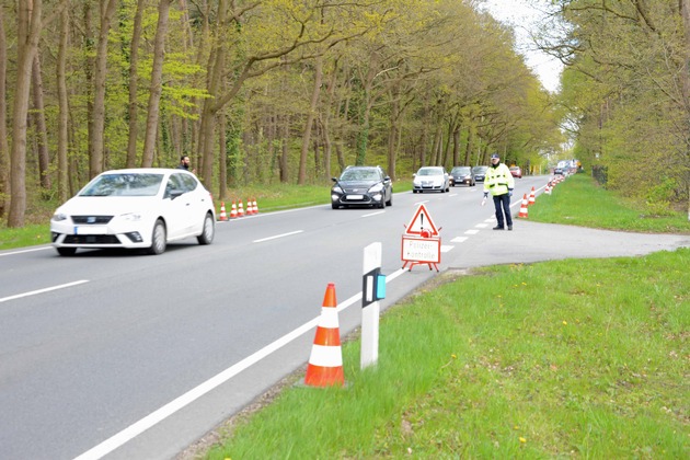 POL-CUX: Großkontrolle mit dem Schwerpunkt &quot;Alkohol- und Betäubungsmittelbeeinflussung im Straßenverkehr&quot; in Hechthausen (Lichtbilder im Anhang)