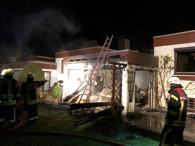 FW-PI: Schenefeld: Ausgedehnter Wohnungsbrand an Heiligabend