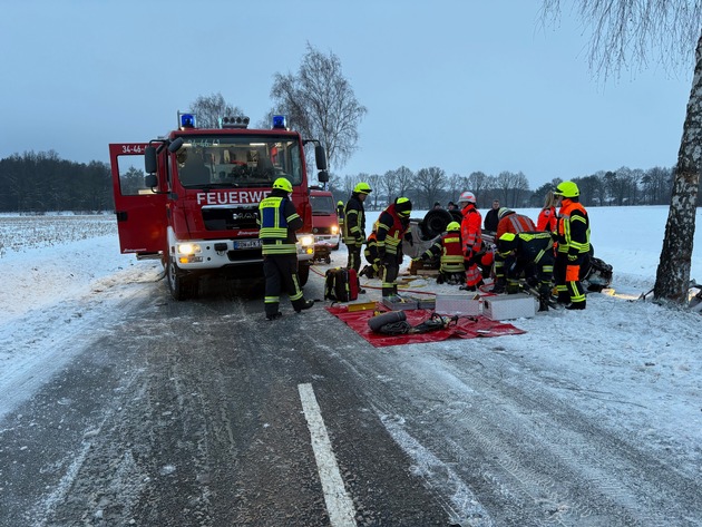 FW-ROW: Schwerer Verkehrsunfall auf der K 223 - Fahranf&auml;ngerin lebensgef&auml;hrlich verletzt