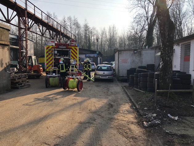 FW-GE: Brand einer Ölheizung sorgt für Einsatz der Feuerwehr in Gelsenkirchen Ückendorf. / Schnelles Eingreifen des Firmeninhabers verhindert größeren Schaden.