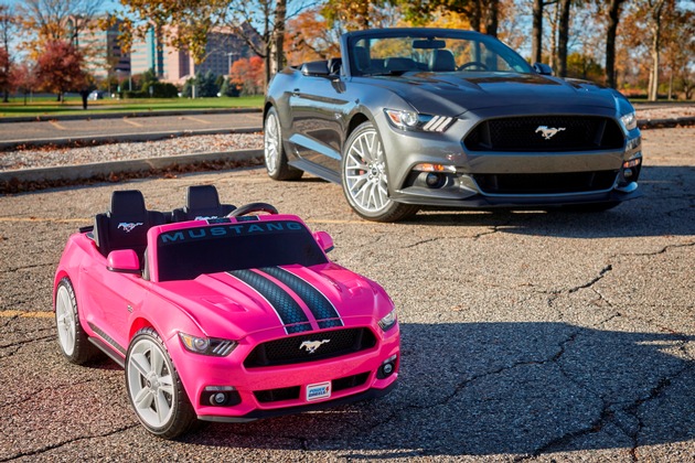 Ford und Fisher-Price® präsentieren Ford Mustang-Modell für Kinder - mit Elektroantrieb und Smart Drive® (FOTO)