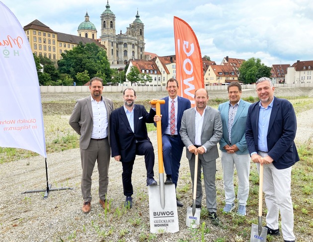 Baubeginn für Quartier Martinshöfe: Erfolgreicher Spatenstich mit OB Moll