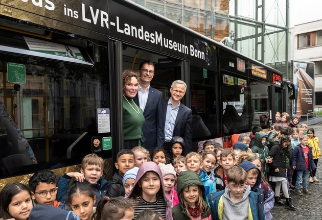 „Museumsbus“ bringt Schulen kostenfrei ins LVR-LandesMuseum Bonn - mit Unterstützung der Sparkasse KölnBonn