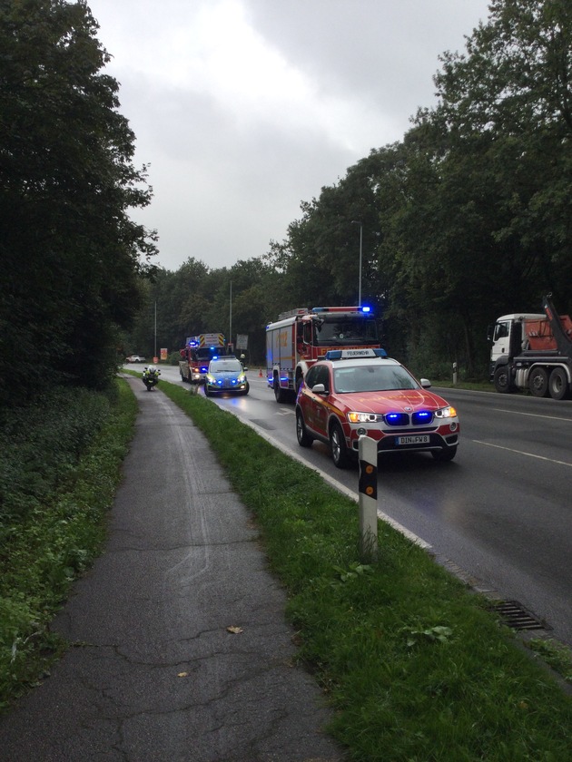 FW Dinslaken: Schwerer Verkehrsunfall in Dinslaken auf der Oberhausener Straße