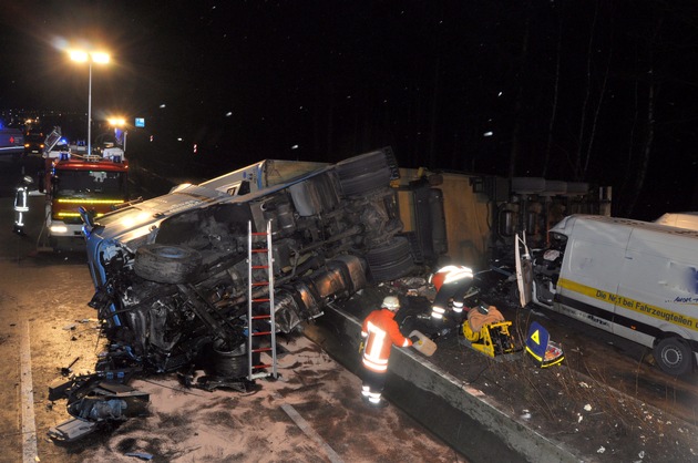 POL-WL: Lkw überfährt Mittelschutzwand