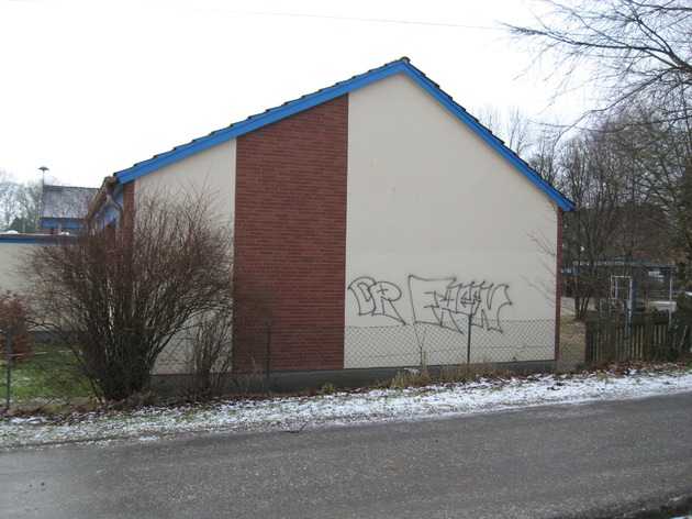POL-WL: Vahrendorf - Sachbeschädigungen durch Graffiti / Hinweise erbeten !