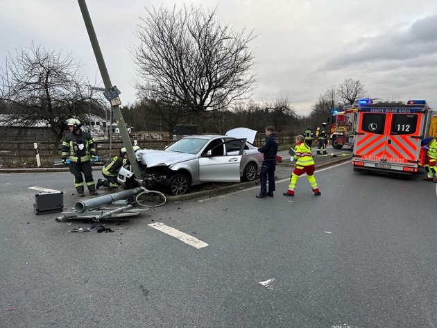 FW-EN: Wetter (Ruhr) - Verkehrsunfall und First Responder am Freitagnachmittag