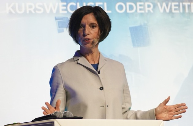 Coface Deutschland: Reformen, und zwar schnell! Coface Kongress diskutiert Perspektiven f&uuml;r den Wirtschaftsstandort Deutschland