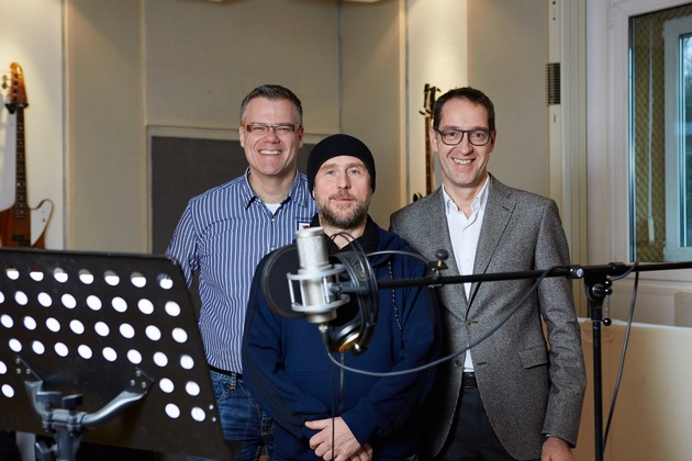 Innovation für HNO-Patienten: Hörtraining-App mit Schauspieler Bjarne Mädel als Sprecher