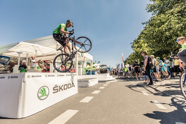 Radsport-Highlight: SKODA ist Hauptsponsor und Fahrzeugpartner des Velothon Berlin (FOTO)