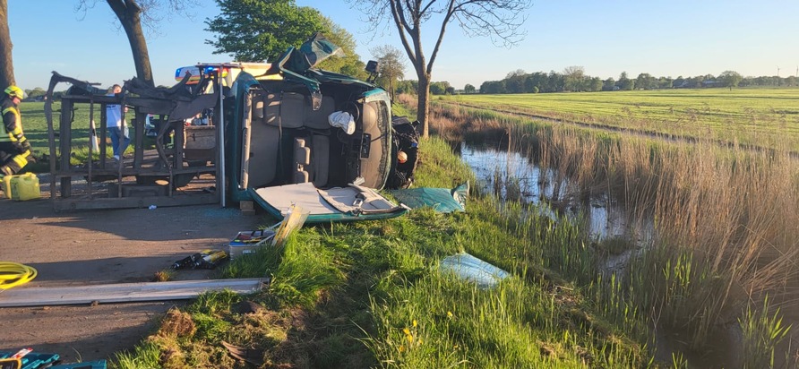 POL-STD: Fünf zum Teil lebensgefährlich verletzte Fahrzeuginsassen bei Unfall in Drochtersen