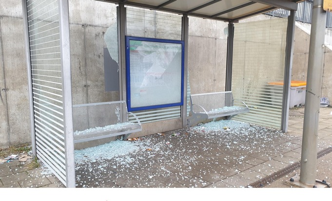 BPOL-KS: Vandalismus an mehreren Bahnhaltepunkten