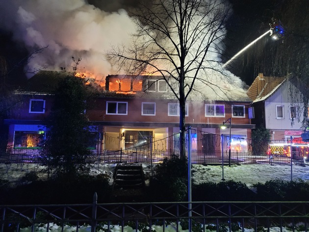 FW-ROW: Mehrfamilienhaus brennt in Rotenburger Altstadt