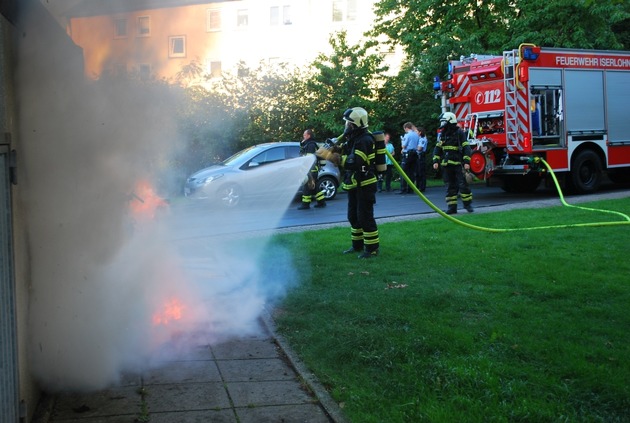 FW-MK: Mofa brennt an der Schulstraße