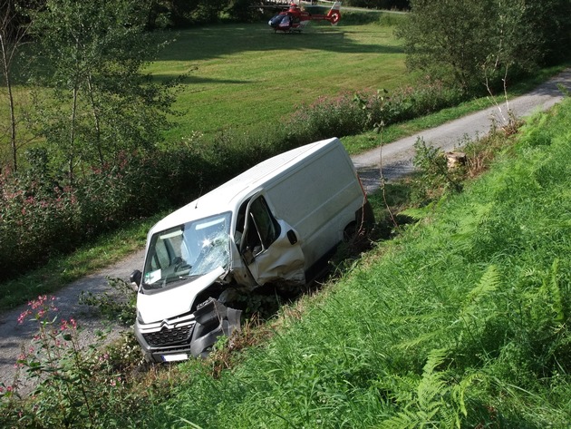 KFV-CW: Schwerer Verkehrsunfall auf der B 294 Bad Wildbad - Calmbach in Richtung Freudenstadt