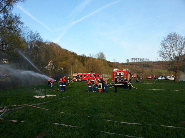 FW-AR: Löschzug 1 der Arnsberger Jugendfeuerwehr eröffnet Übungssaison