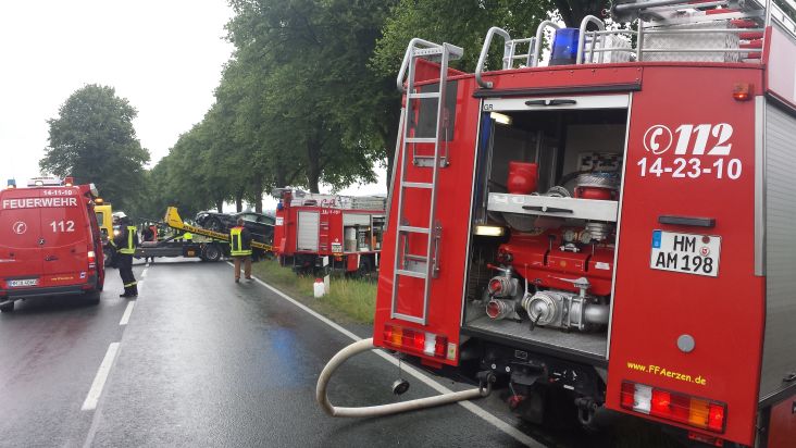 POL-HM: Schwerer Verkehrsunfall mit 6 verletzten Personen - Bundesstraße 1 gesperrt