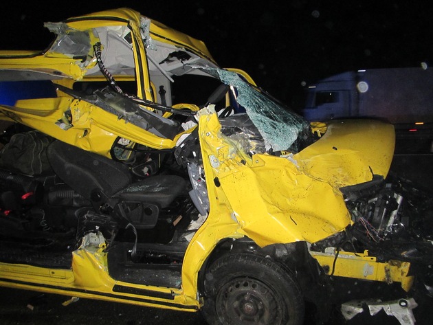 POL-VDMZ: Am Steuer eingeschlafen - Unfall mit einem Schwer- und drei Leichtverletzten