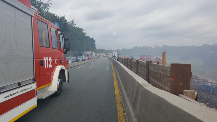 FW-RE: PKW-Brand auf der BAB 43 - massive Probleme mit der Rettungsgasse in der Autobahnbaustelle