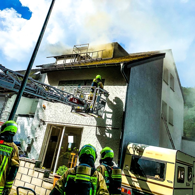FW-Stolberg: 14 Menschen gerettet - Brand in einer Pension