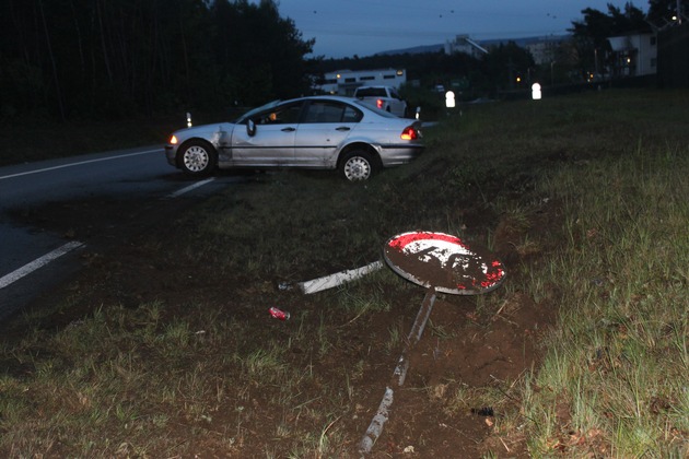 POL-PDKL: A6/Kaiserslautern, Pkw überschlägt sich, Fahrer unter Drogeneinfluss