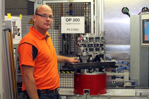 Ford fährt Produktion im Kölner Motorenwerk hoch: Preisgekrönter 1,0-Liter-EcoBoost-Motor wird nun in zwei Schichten gefertigt (BILD)