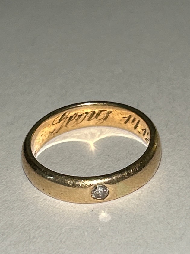 POL-WI: Polizei sucht die Eigentümerin von Goldring