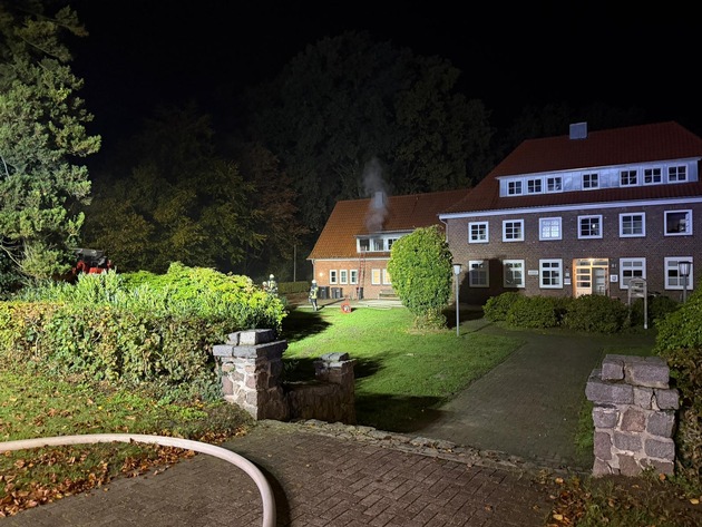 FW-ROW: Küchenbrand in Flüchtlingsunterkunft - Bewohner retten sich selbst