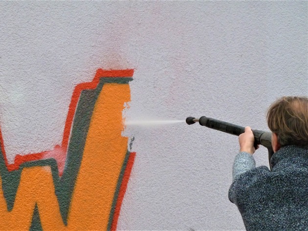 Graffitischutz einfach genial: Der DAFASAN Graffiti-Blocker - Graffiti-Angriffe jetzt nur mit kaltem Wasser abwaschen! / Pünktlich zum Saisonstart 2019 ist der DAFASAN Graffiti-Blocker einsatzbereit
