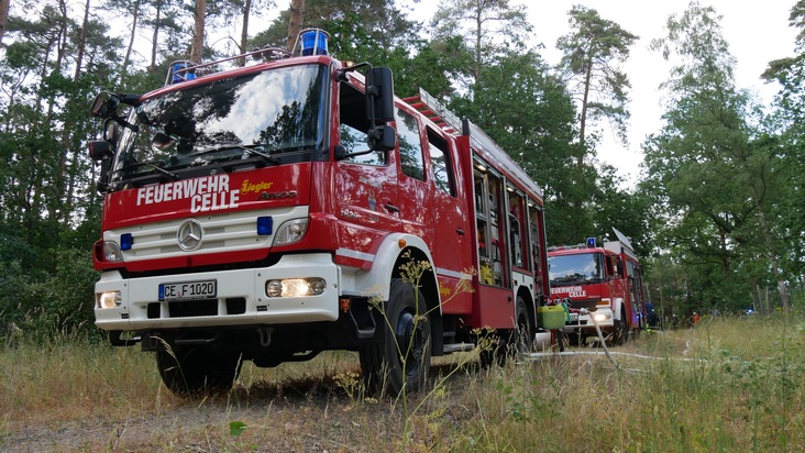 FW Celle: Brandausbreitung in Hochwald verhindert - Feuerwehr Flugdienst im Einsatz