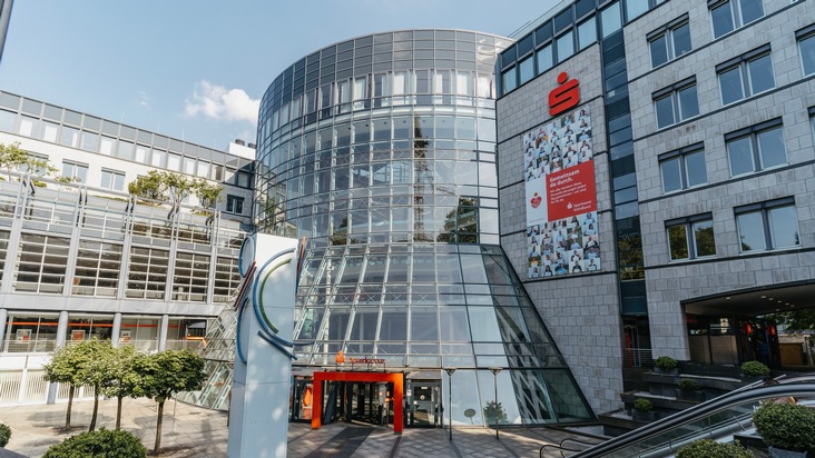 Sparkasse KölnBonn modernisiert ihre Zentrale am Kölner Rudolfplatz - Fertigstellung voraussichtlich Ende 2025