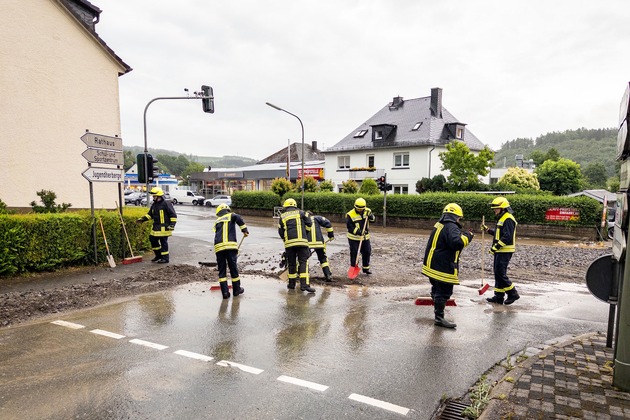 FW Finnentrop: Gewitterfront mit Starkregen sorgt für Feuerwehreinsätze