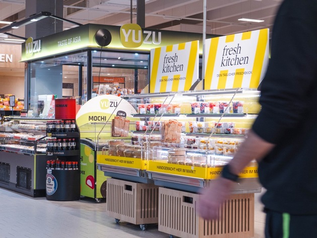Frische, gewürfelt und in Scheiben: Kaufland bietet Kunden durch neue Kooperation mit Yuzu direkt vor Ort zubereitete Obst- und Gemüsesnacks