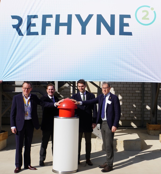 Zukunft unter Dach: Richtfest an der 100-MW-Wasserstoff-Produktionsanlage im Shell Energy and Chemicals Park Rheinland