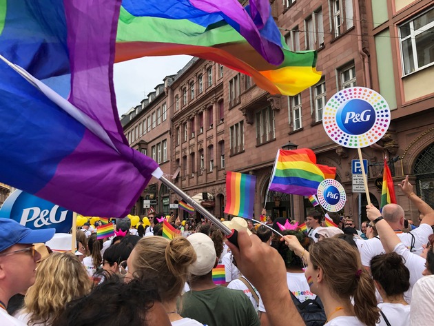 Chancengleichtheit für LGBT*IQ: Procter &amp; Gamble erhält Global Leader Network Award der PROUT AT WORK Foundation