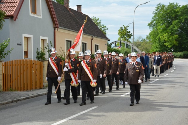 FW-EN: 50 Jahre gelebte Feuerwehrfreundschaft - Besuch bei der Feuerwehr Wampersdorf in Österreich