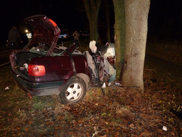 POL-WL: Schwerer Verkehsrunfall fordert zwei Tote