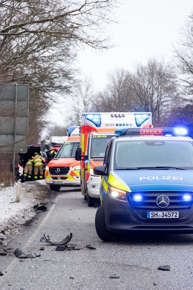 FW-SE: Drei Verletzte durch Verkehrsunfall auf der Bundesstraße 206
