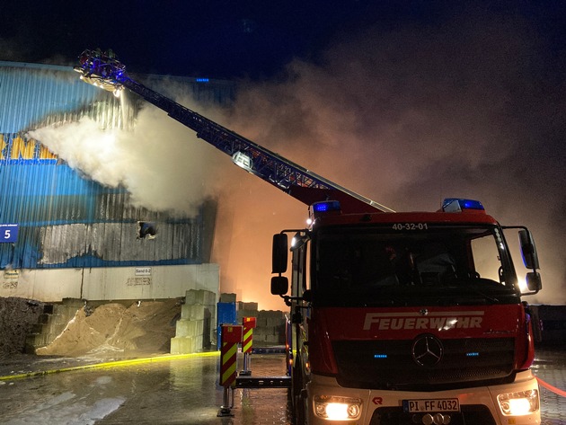 FW-PI: Abschlussmeldung: Großfeuer in Tornesch nach 13 Stunden gelöscht